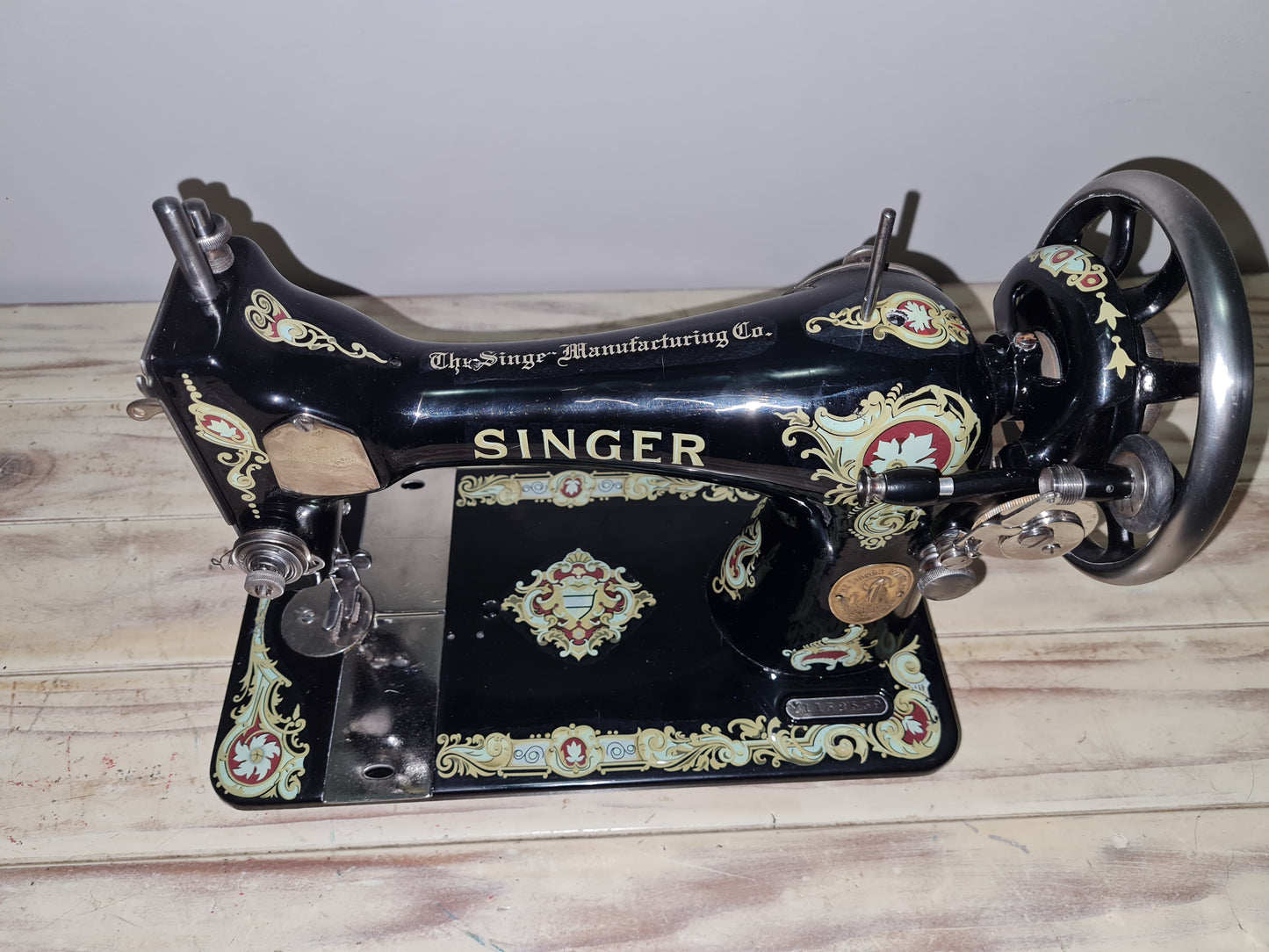 Model 28K or 128 'La Vencedora' Sewing Machine Waterslide Decals